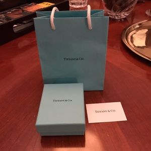 TIFFANY & CO GIFT BAG & BOX